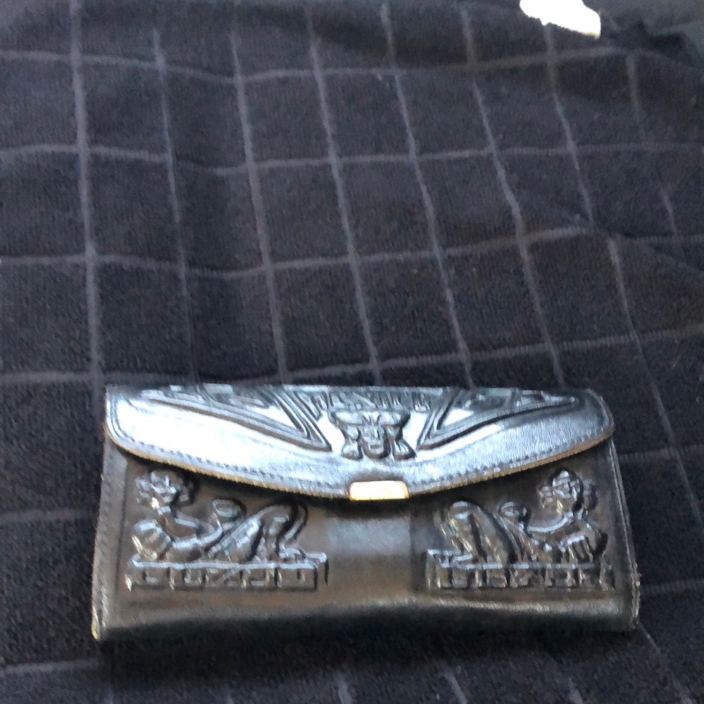 MOVING SALE NO HAGGLING WOMEN MEXICO BLACK LEATHER SNAP CLOSURE WALLET